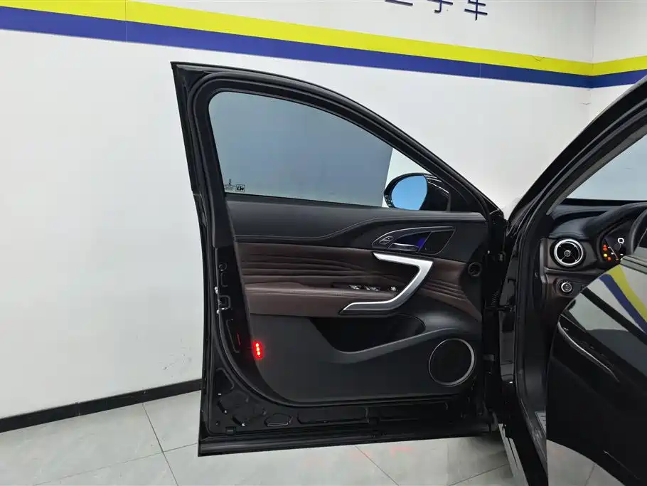 WEI PAI WEI BRAND VV7