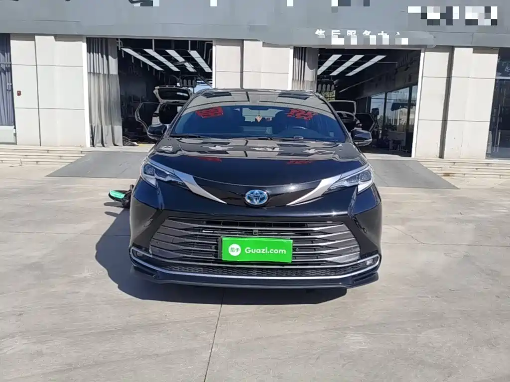 Toyota Sienna — миниатюра 3