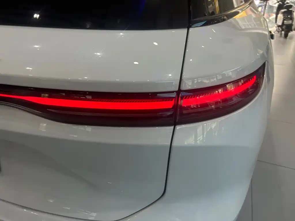 NIO ES8 — миниатюра 8