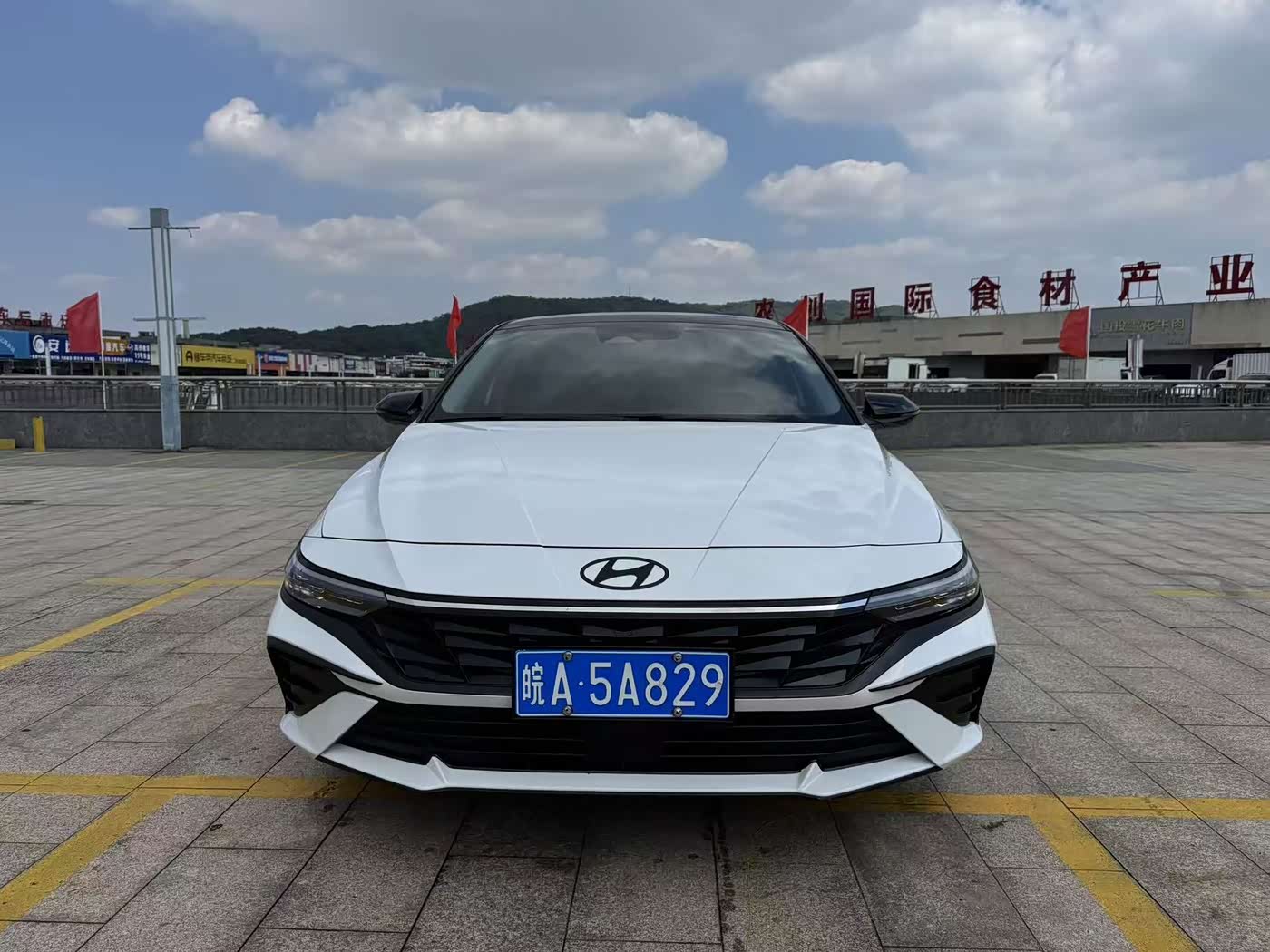 Hyundai Elantra 1.5 л 2024 г. Белый, пробег 20000 км