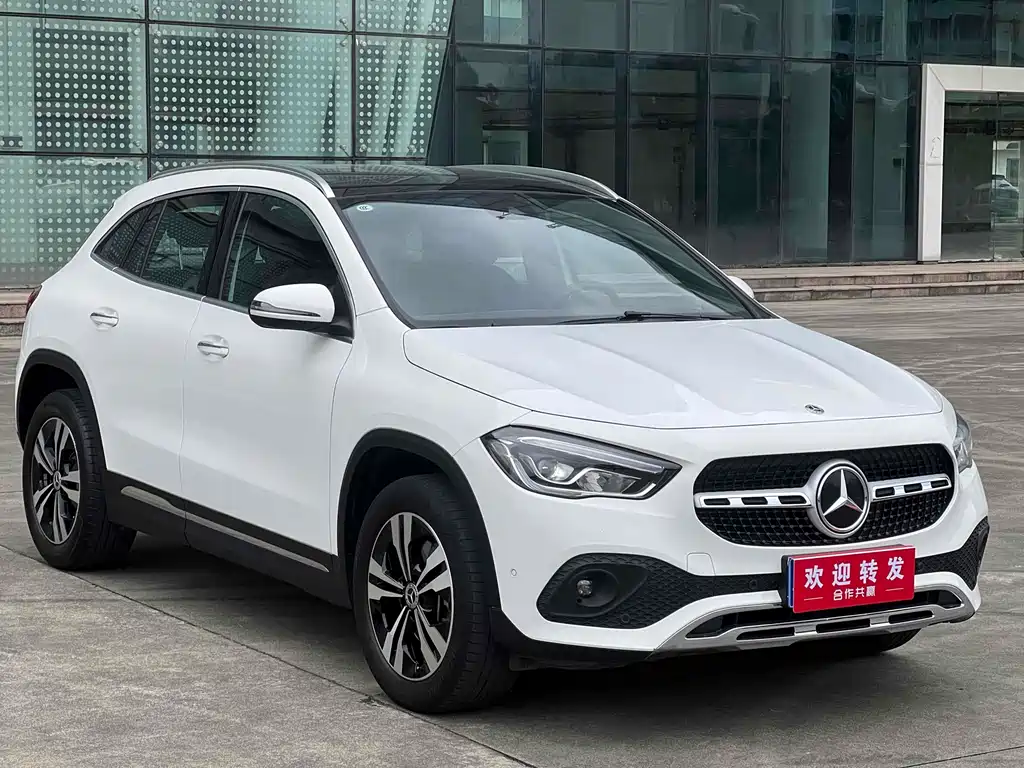 MERCEDES-BENZ GLA