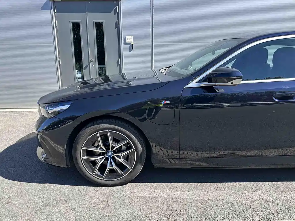 BMW i5 — миниатюра 5