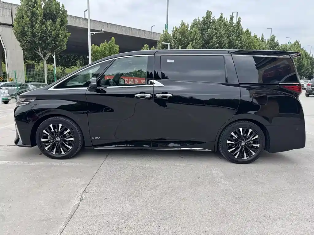 Toyota Alphard — миниатюра 4