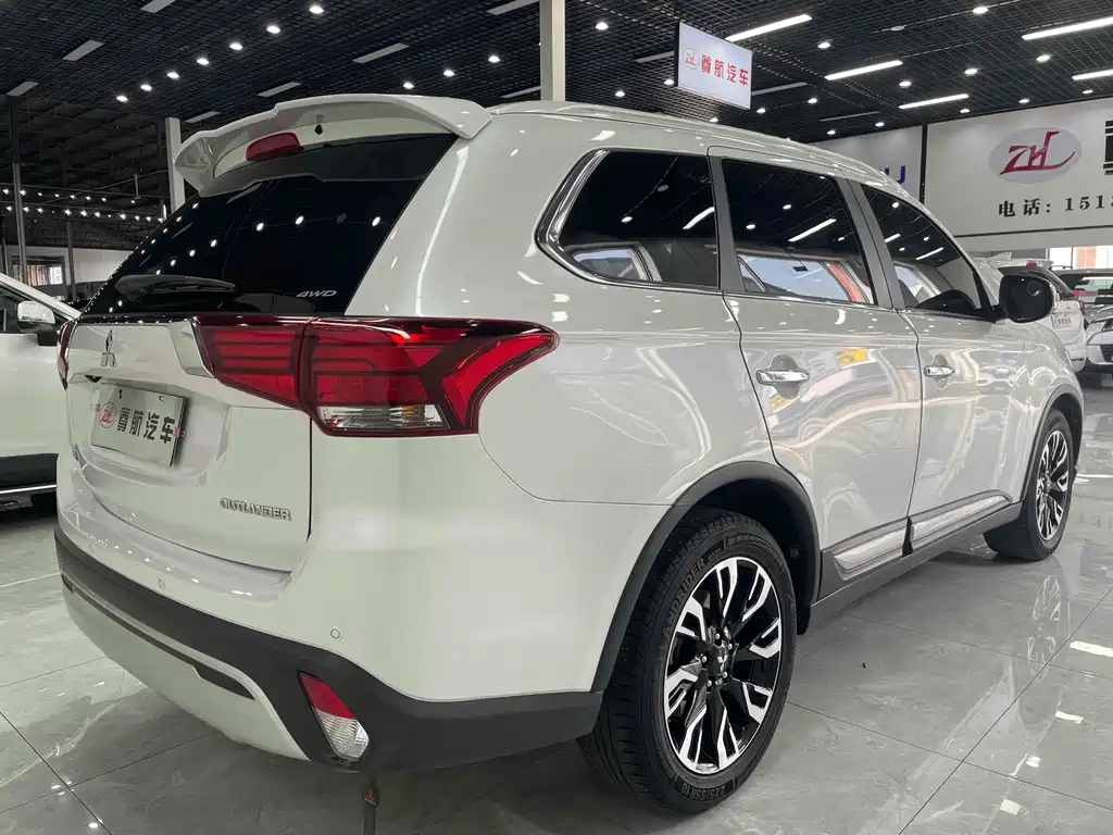 MITSUBISHI OUTLANDER