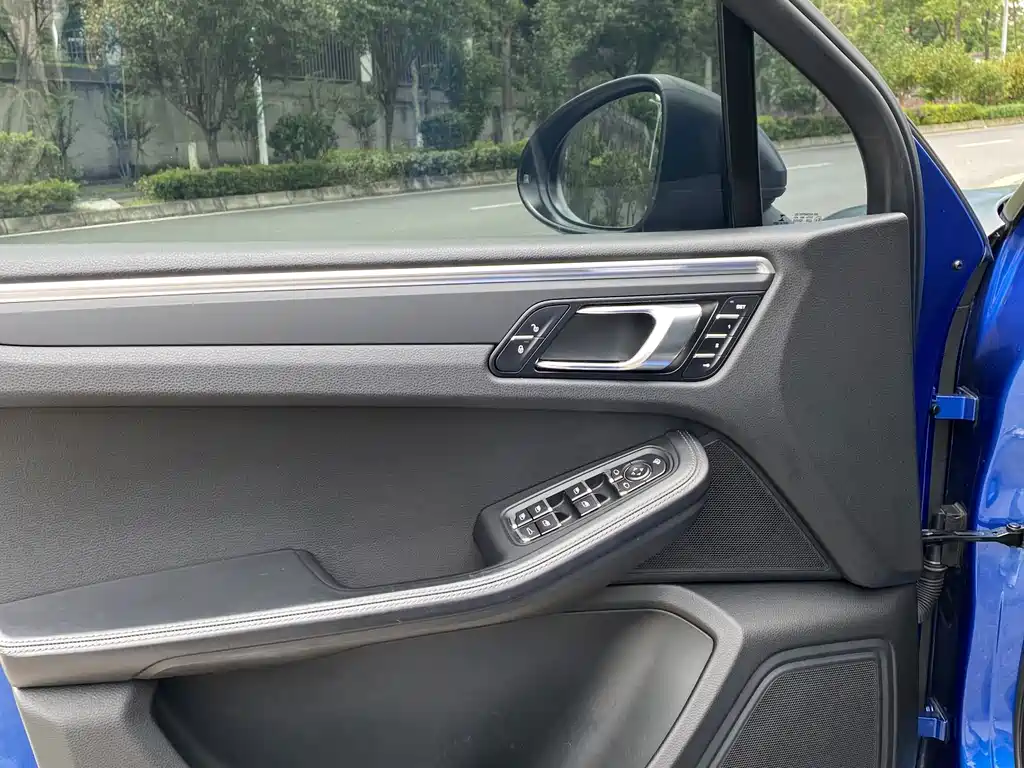 Porsche Macan — миниатюра 12