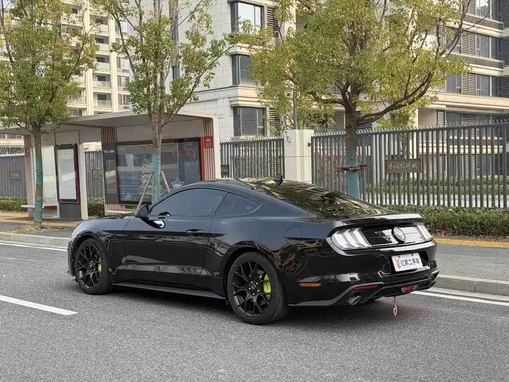 FORD MUSTANG