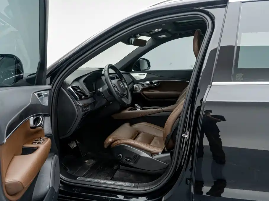 Volvo XC90 PHEV — миниатюра 9