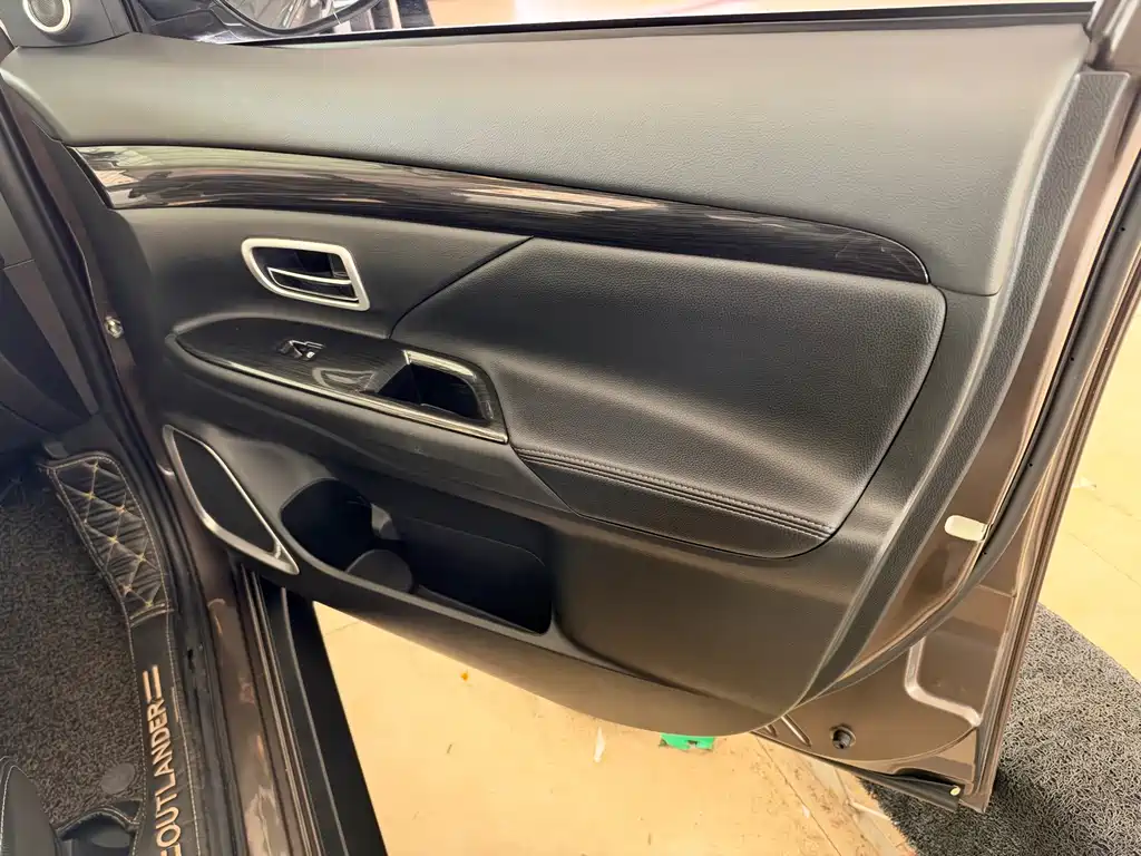 Mitsubishi Outlander — миниатюра 27