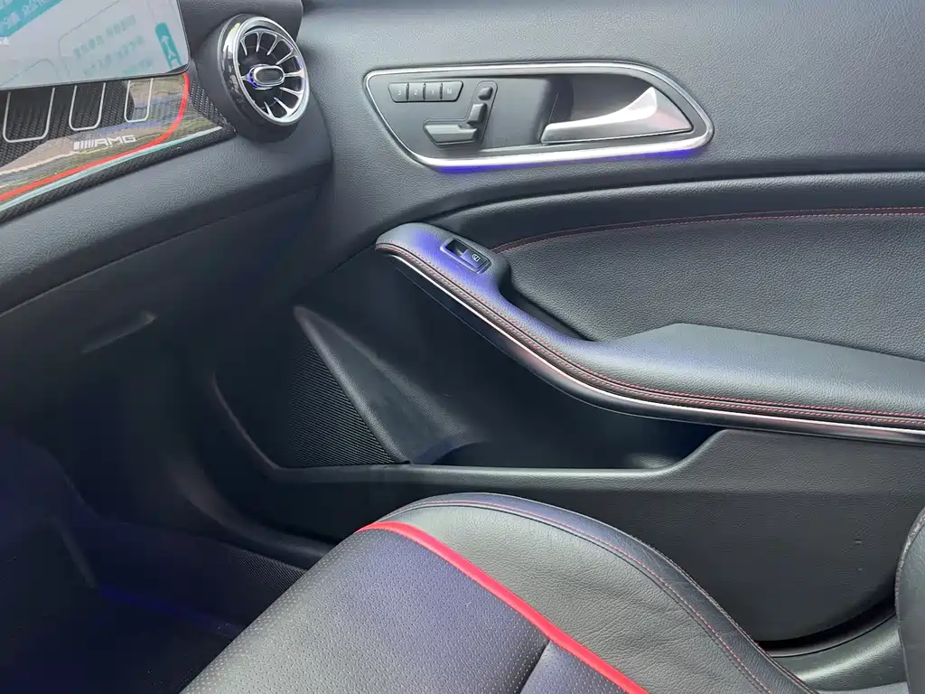 Mercedes-Benz GLA AMG — миниатюра 13