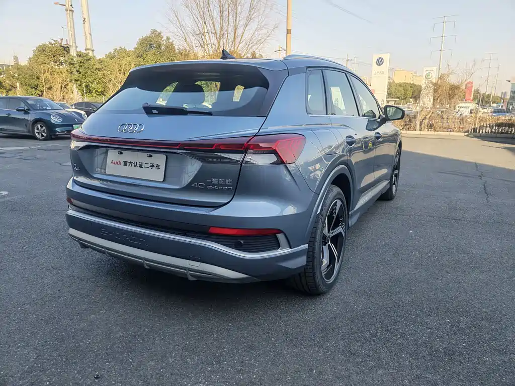 AUDI Q4 E TRON