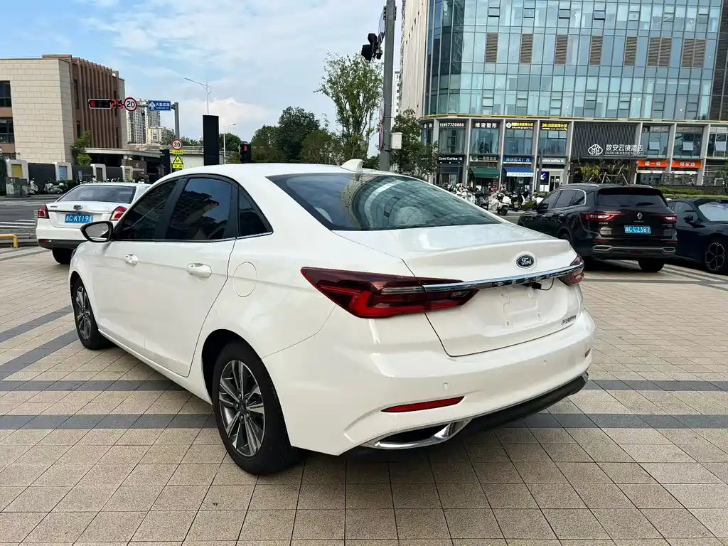 Ford Escort — миниатюра 9