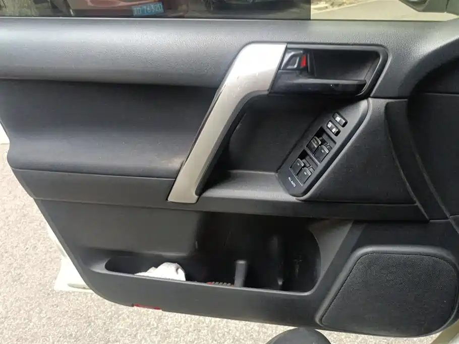 Toyota Land Cruiser Prado 2016 2.7L AT Standard