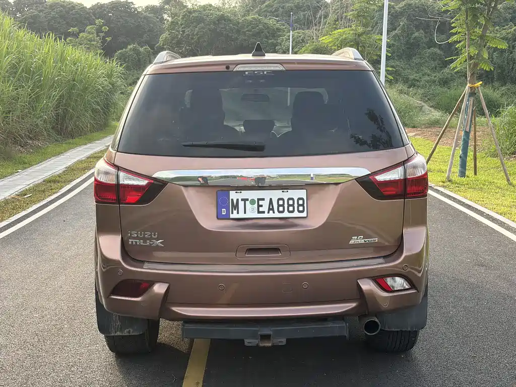 Isuzu MU-X 2015 3.0T AT Premium 7 мест
