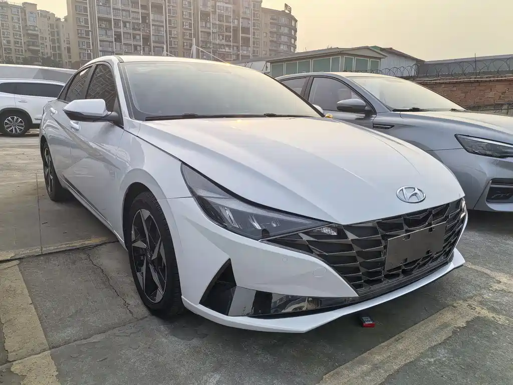 HYUNDAI ELANTRA