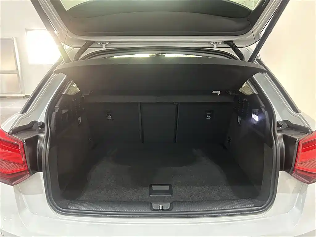 Audi Q2L e-tron — миниатюра 9