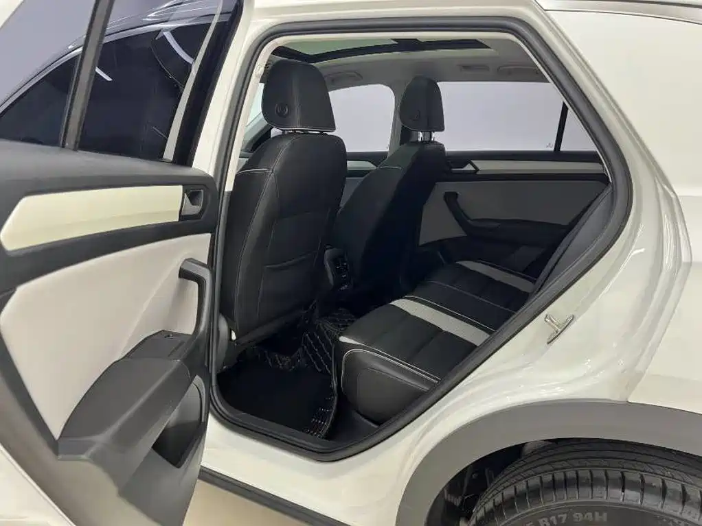 Volkswagen T-Roc — миниатюра 11