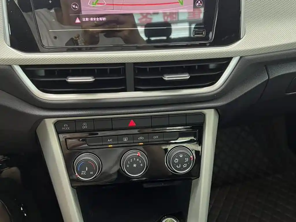 Volkswagen T-Roc — миниатюра 15