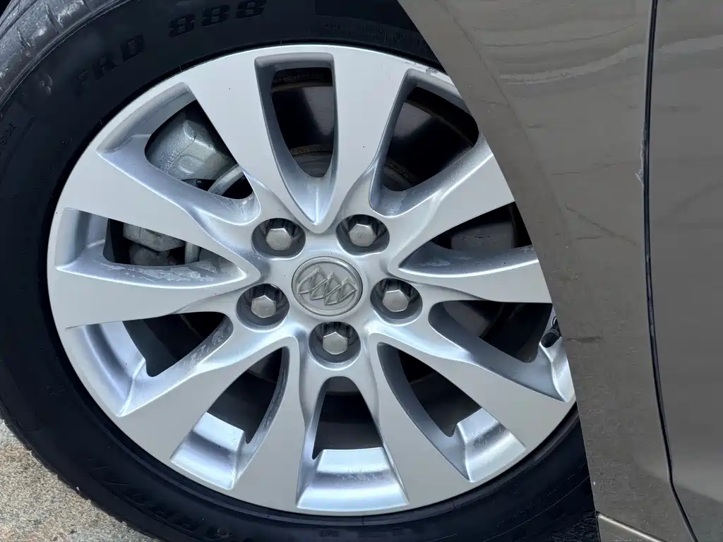 Buick LaCrosse — миниатюра 9