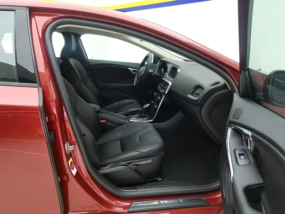 Volvo V40 — миниатюра 8