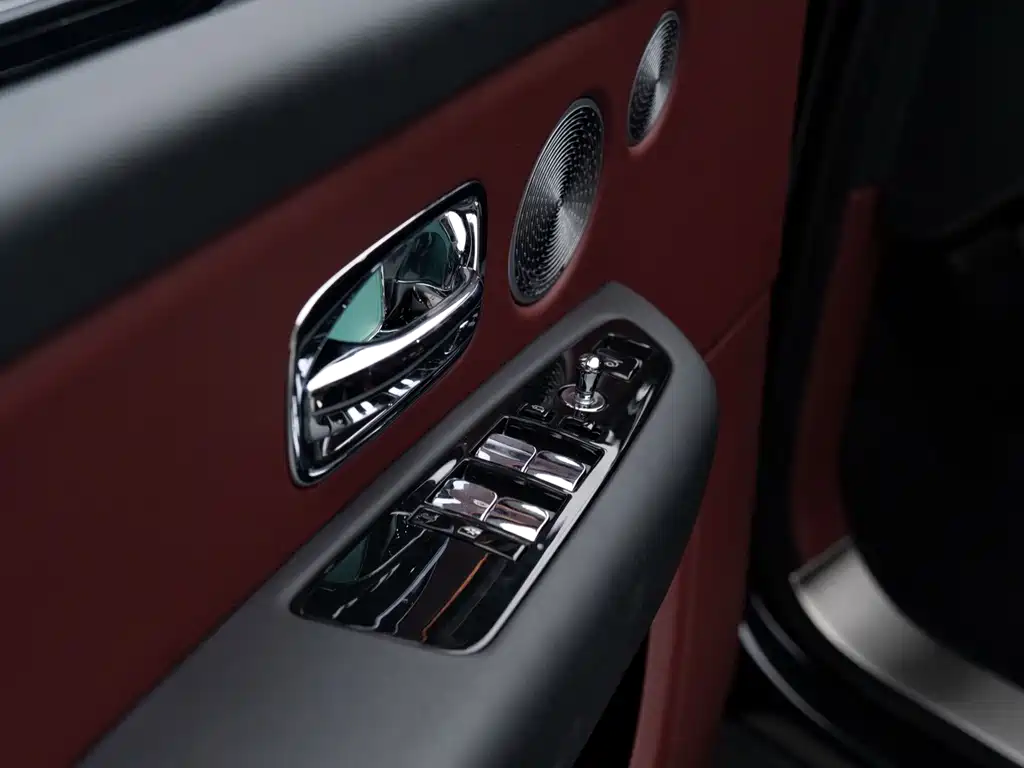 Rolls-Royce Cullinan — миниатюра 19