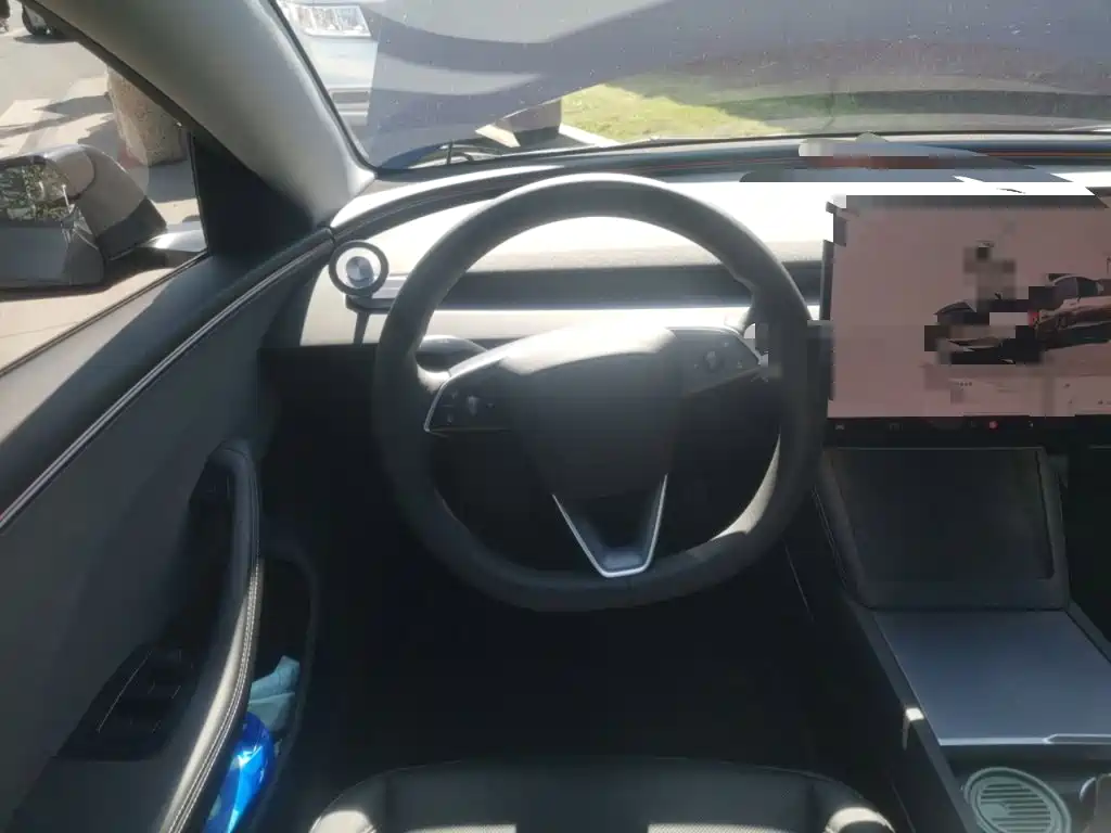 Tesla Model 3 — миниатюра 6