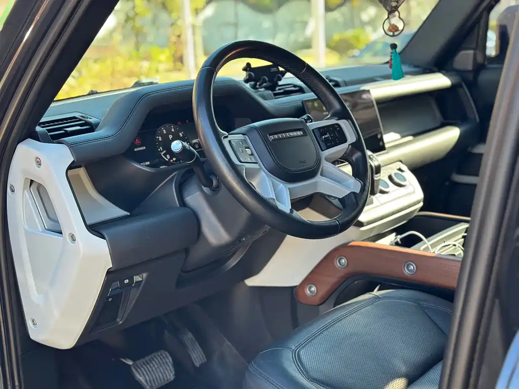Land Rover Defender — миниатюра 7
