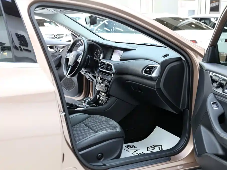 Infiniti QX30 — миниатюра 17