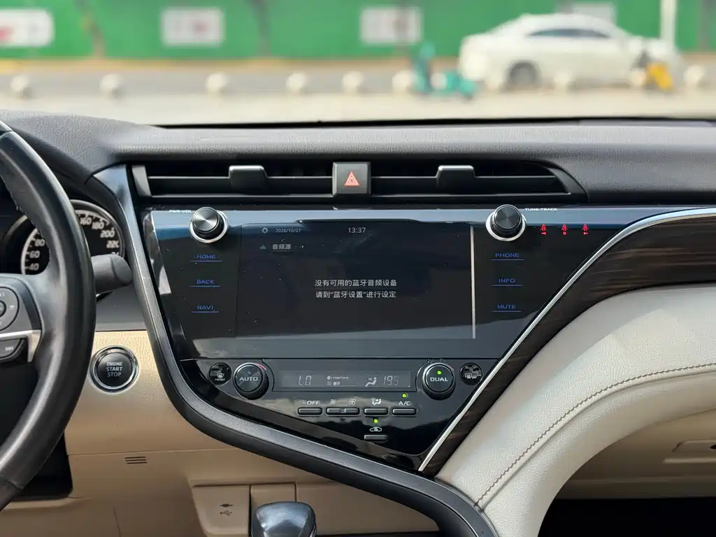 Toyota Camry — миниатюра 14