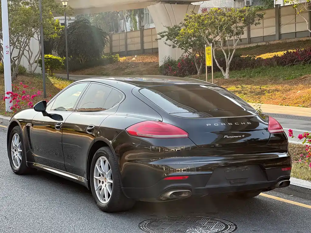 Porsche Panamera 2014 Panamera 4 3.0T
