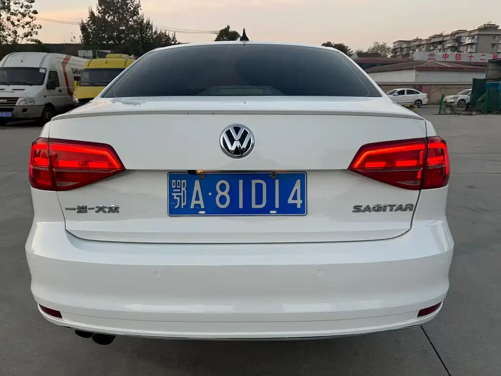 VOLKSWAGEN SAGITAR