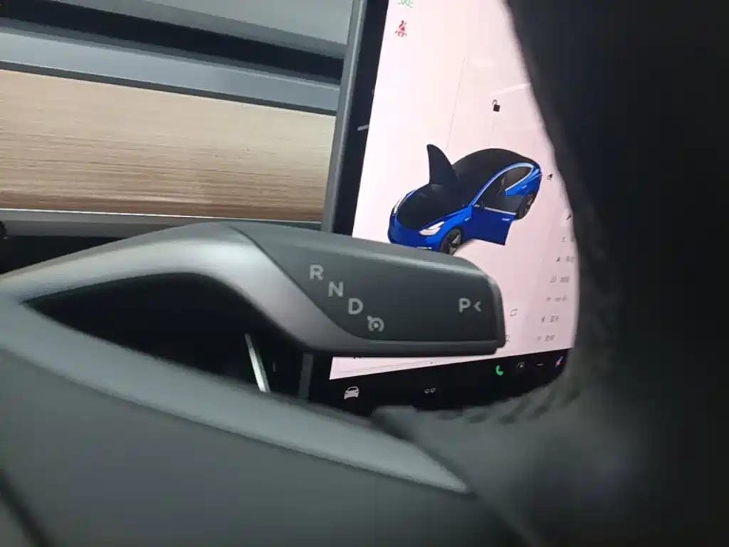 Tesla Model 3 — миниатюра 14