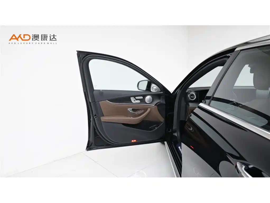 Mercedes-Benz E-Class — миниатюра 10