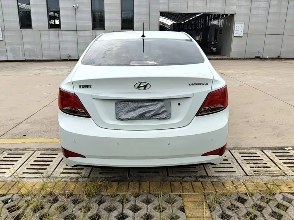 Hyundai Verna — миниатюра 6