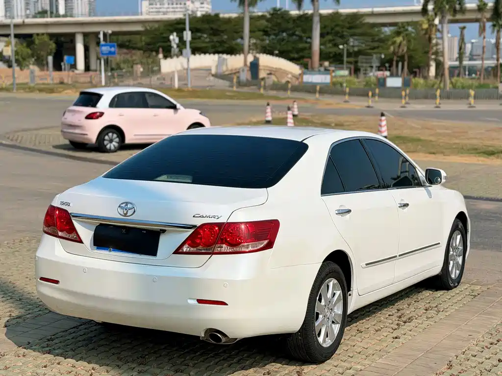 Toyota Camry — миниатюра 9