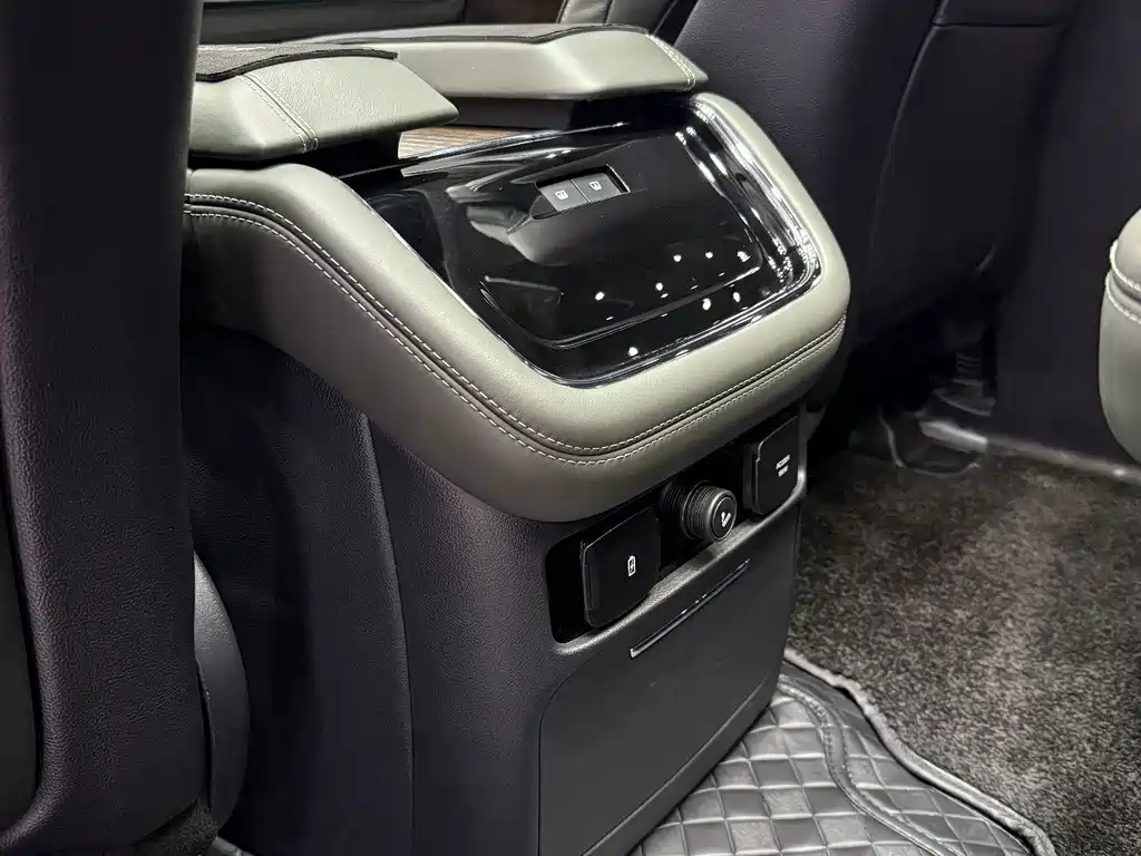 Lincoln Navigator — миниатюра 14