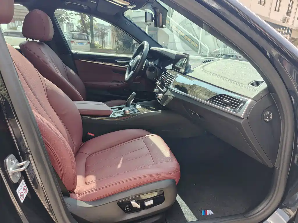 BMW 5 Series — миниатюра 16