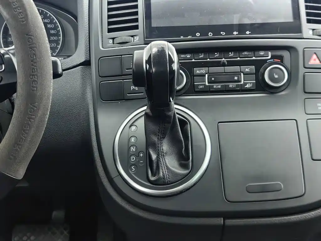 Volkswagen Multivan — миниатюра 13