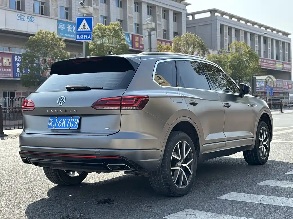 VOLKSWAGEN TOUAREG