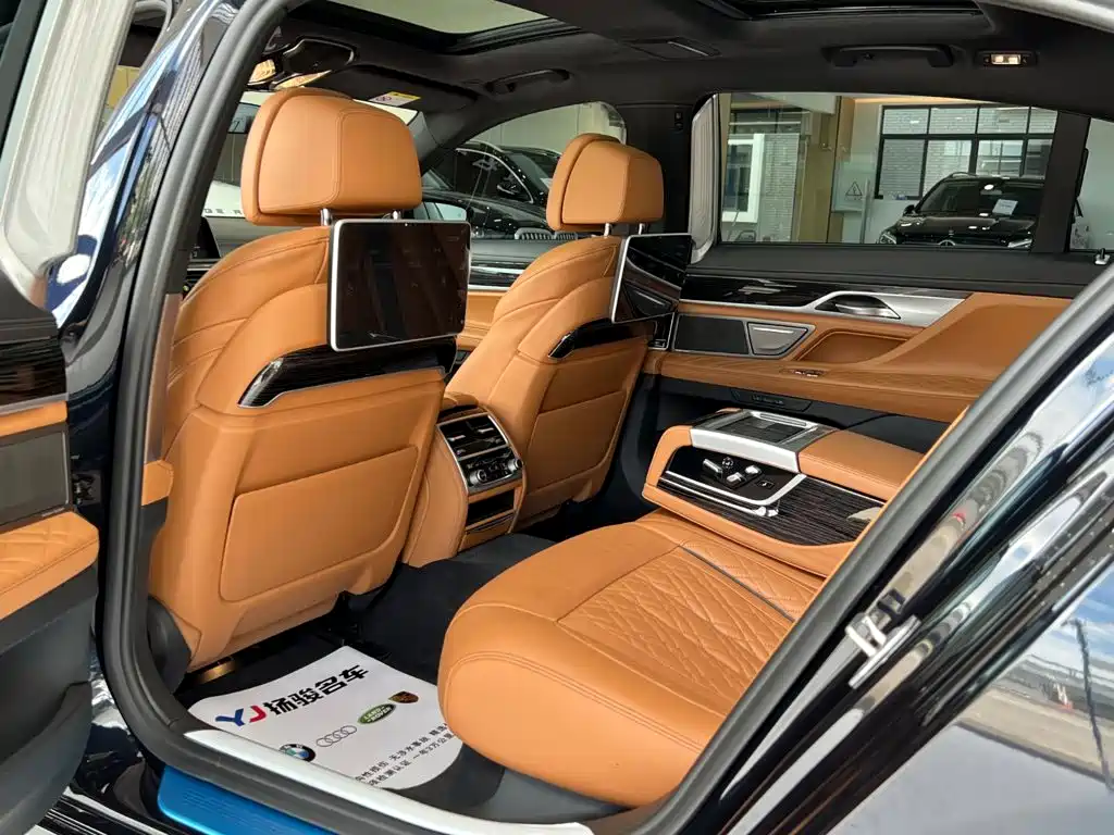 BMW 7 Series — миниатюра 15