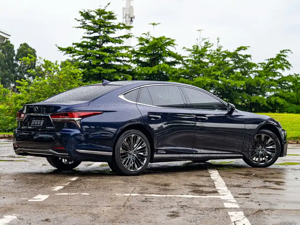 Lexus LS — миниатюра 3