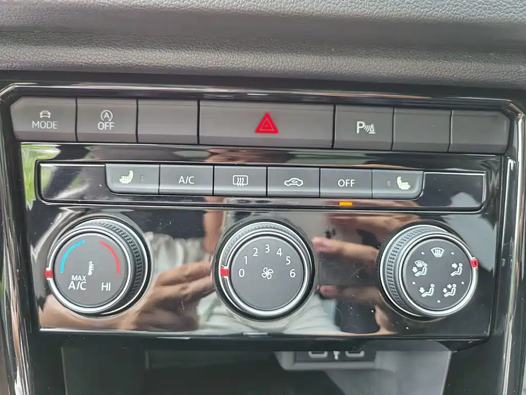 Volkswagen T-Roc — миниатюра 14