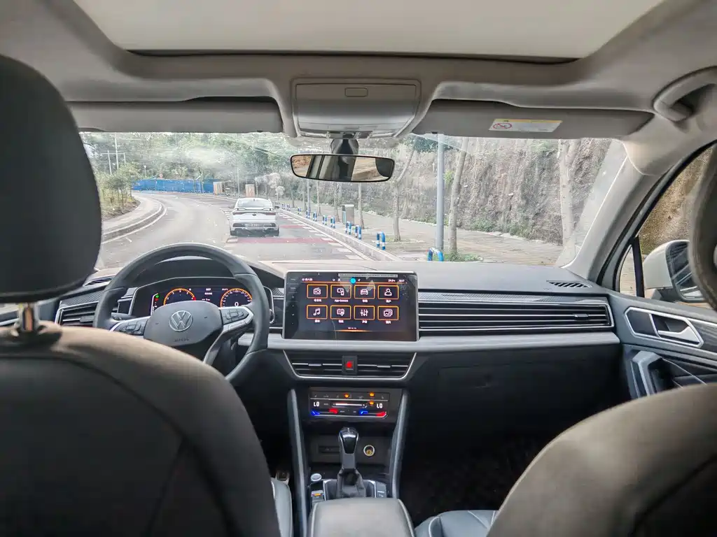 Volkswagen Tiguan L L 2024 330TSI AT R-Line