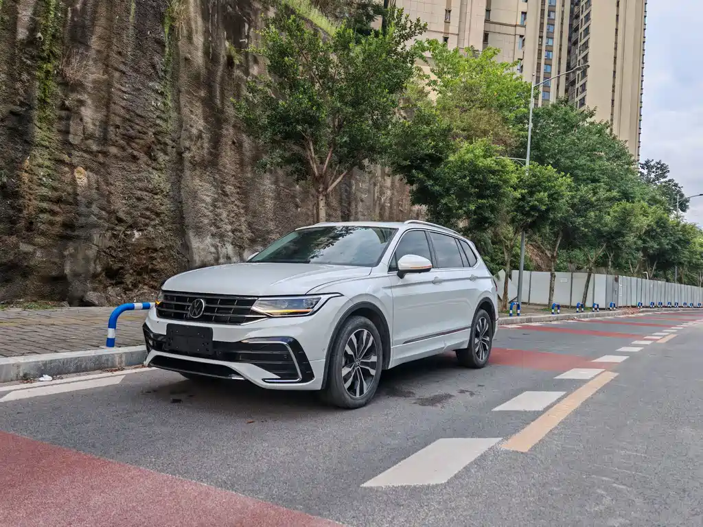 Volkswagen Tiguan L L 2024 330TSI AT R-Line