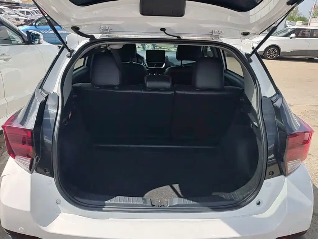 Toyota Yaris L — миниатюра 19