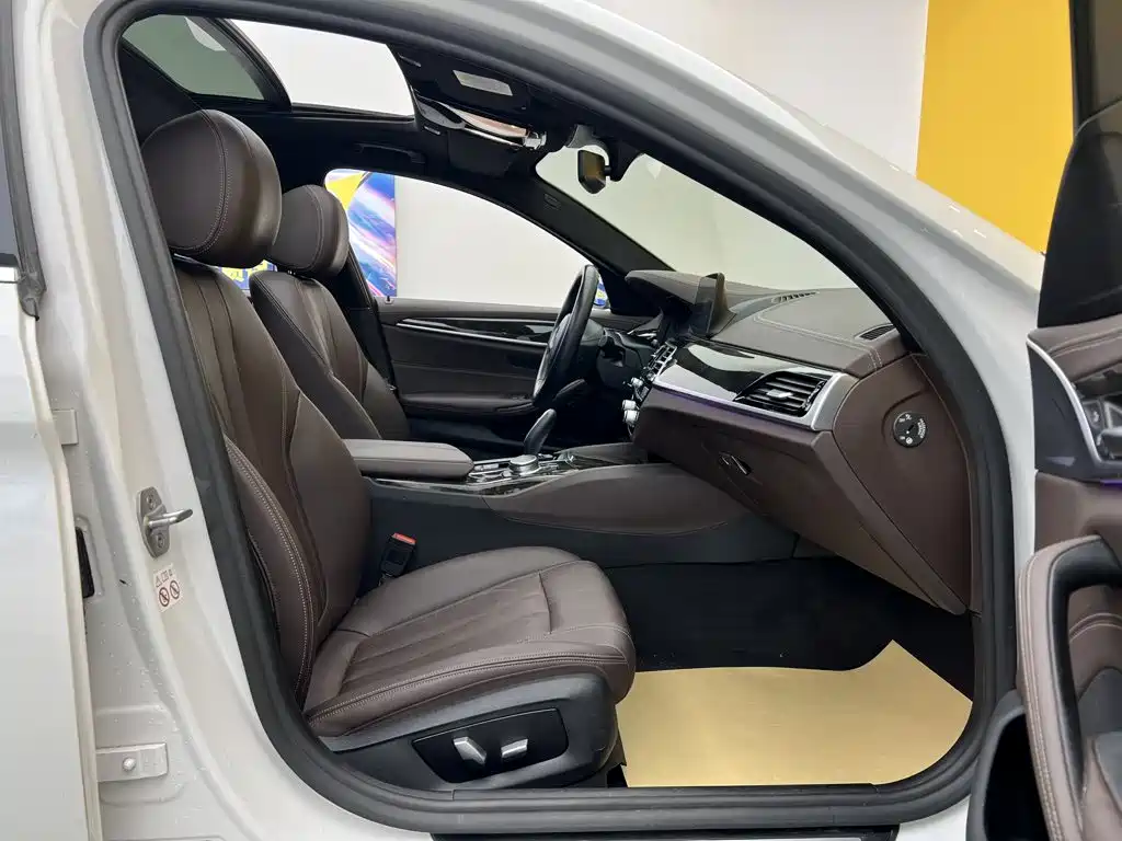 BMW 5 Series — миниатюра 18
