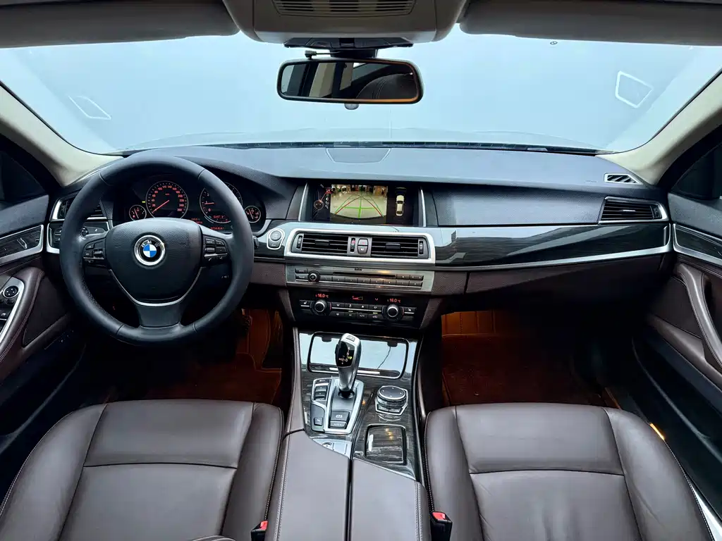 BMW 5 Series — миниатюра 9