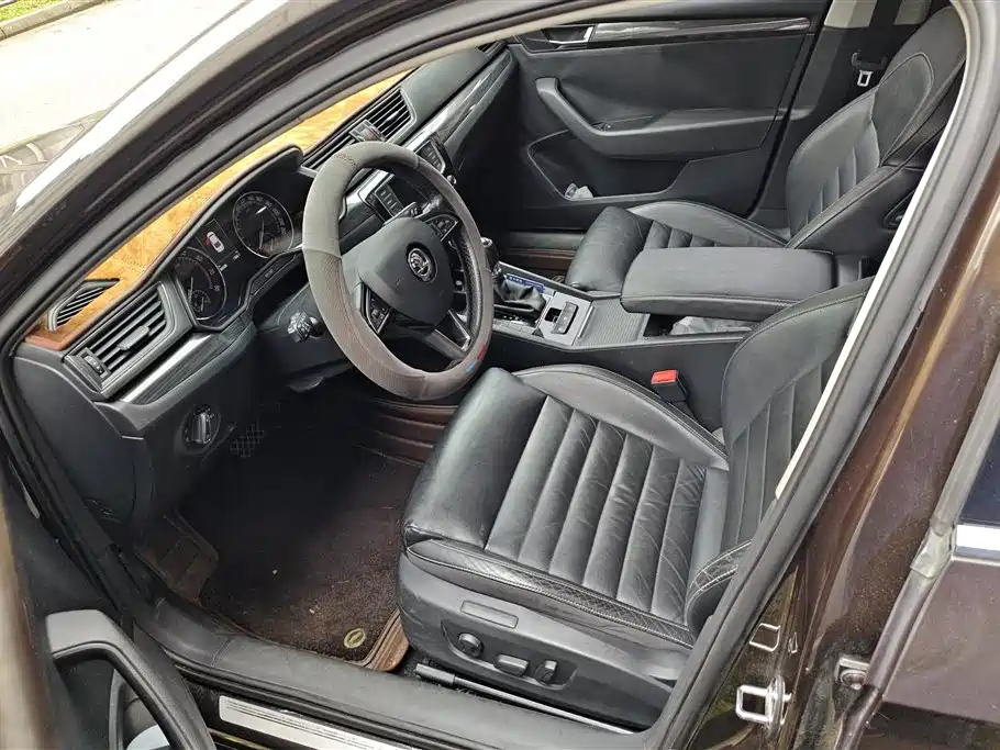 Skoda Superb 2016 TSI330 DSG
