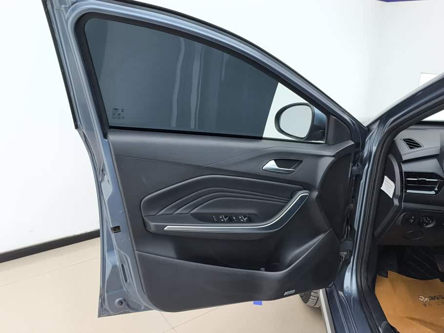 CHERY Tiggo 3x 1.5 л 2024 г. Серебристо-серый, пробег 12800 км