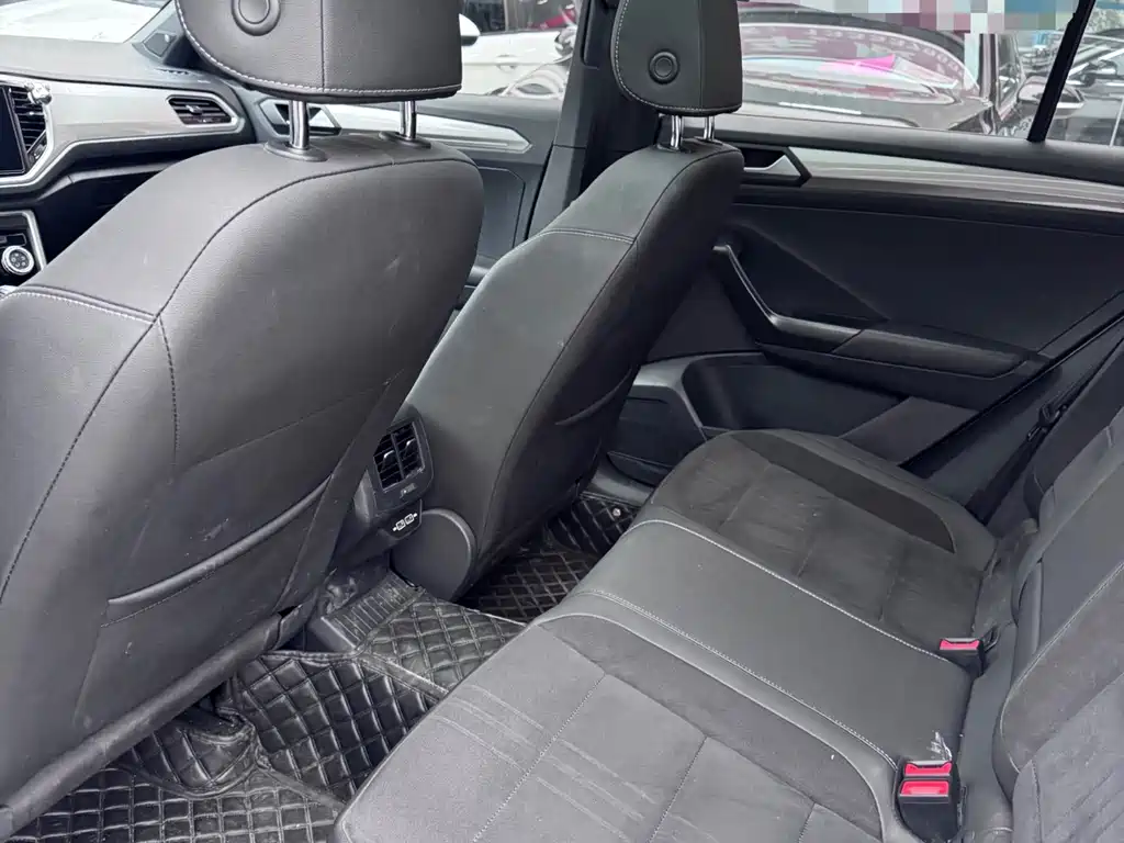 Volkswagen T-Roc — миниатюра 8
