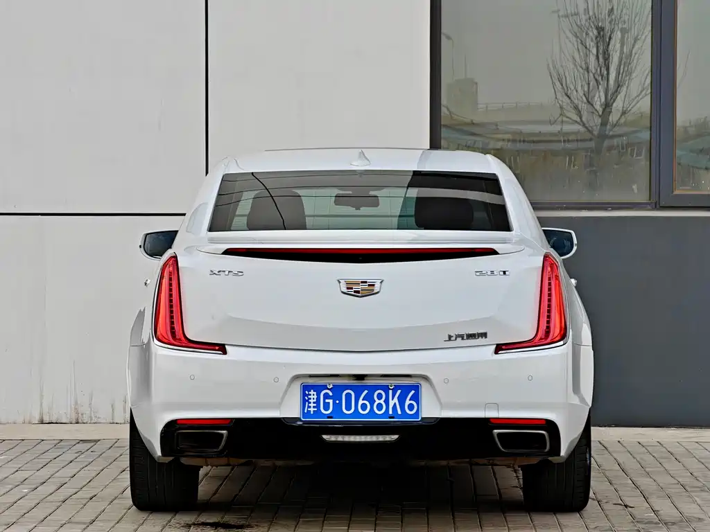 CADILLAC XTS